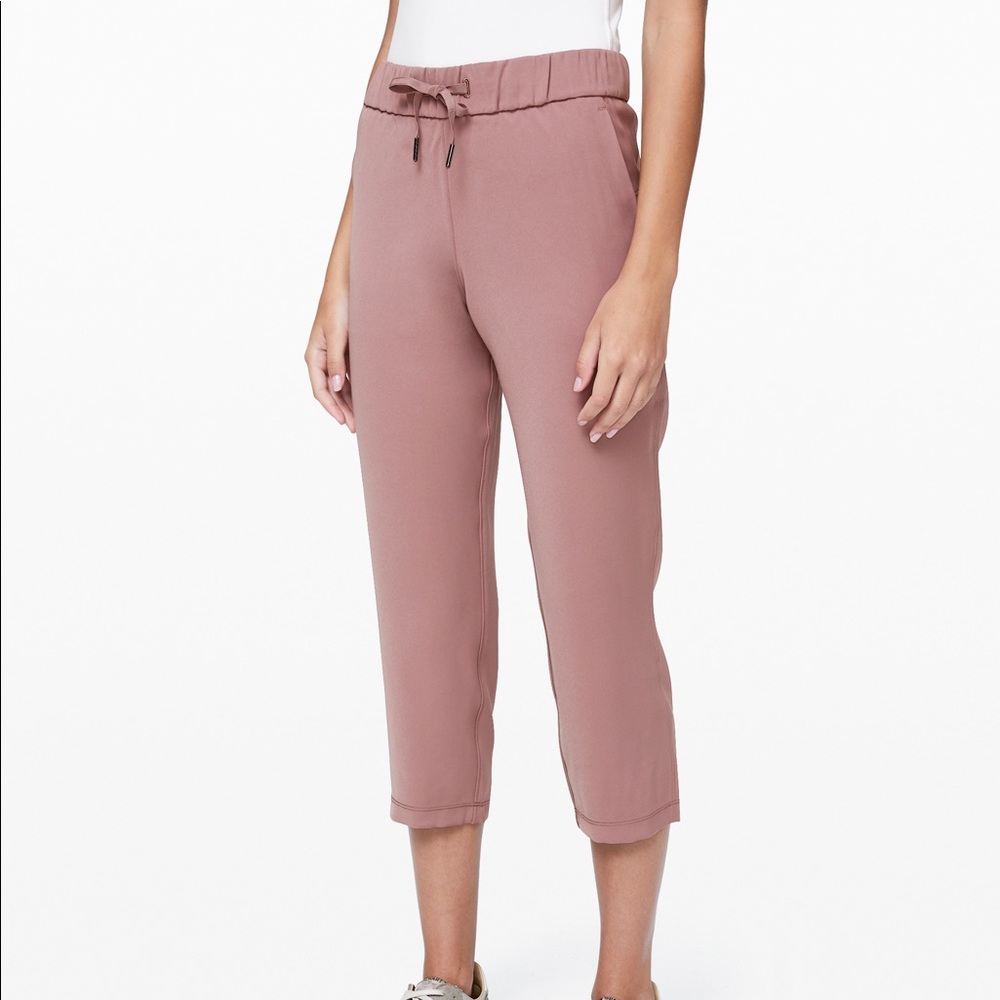 Lululemon Red Dust On The Fly Woven 7/8 pant
